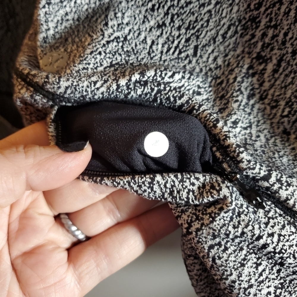 Lululemon Rush Hour Black and White Long Sleeve Active Top with Pocket - Picture 7 of 9